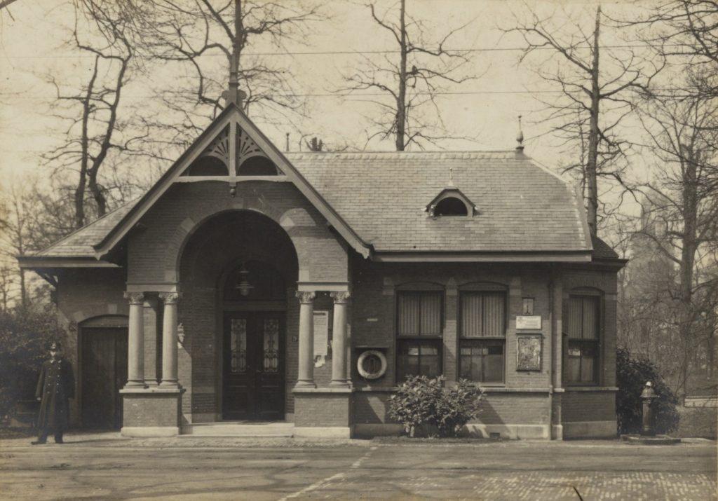 Foto van de politiepost op de Maliesingel uit 1910
