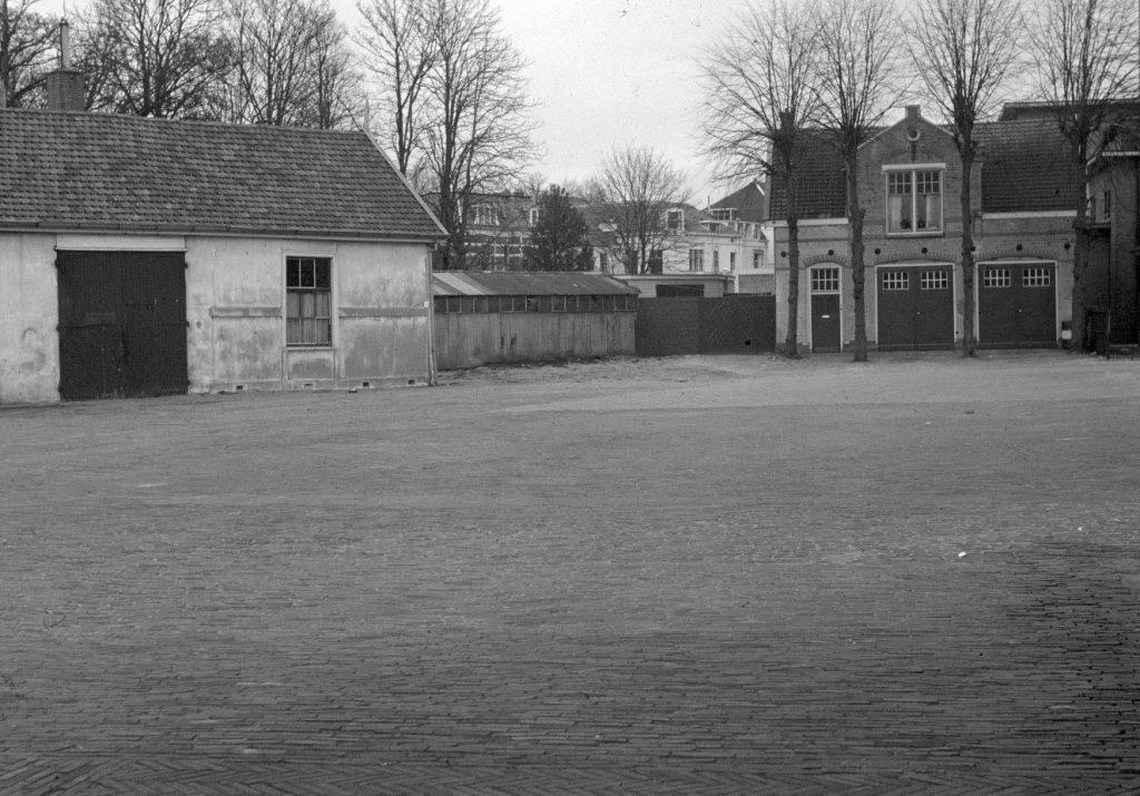 Foto van het plein voor het Oosterstation in 1962